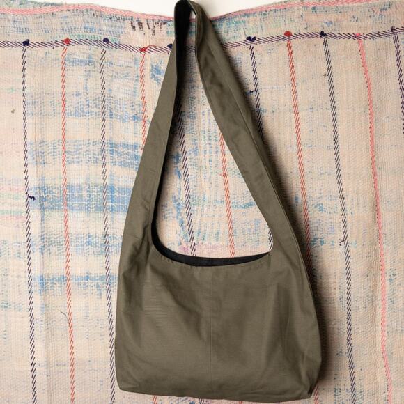 Upcycled carhartt hobo bag - Picture 5 of 6